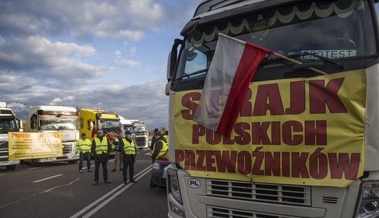 Polish truck drivers protesting, my money force