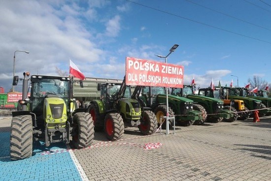 Polish truck drivers protest, my money force, polish farmers protest 
